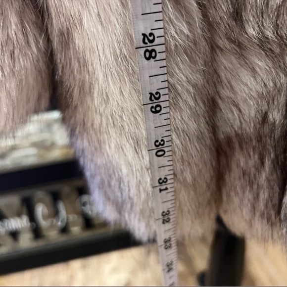 Crest Furcrest Fine Furs Coat in Cream and Gray - Picture 6 of 9